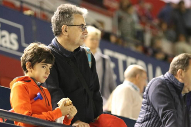 Todas las fotos del búscate en la grada del Osasuna - Villarreal