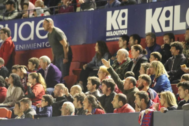 Todas las fotos del búscate en la grada del Osasuna - Villarreal