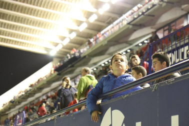 Todas las fotos del búscate en la grada del Osasuna - Villarreal