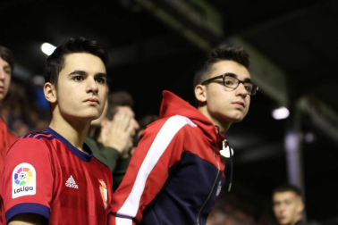 Todas las fotos del búscate en la grada del Osasuna - Villarreal