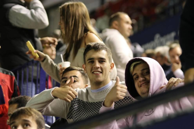 Todas las fotos del búscate en la grada del Osasuna - Villarreal
