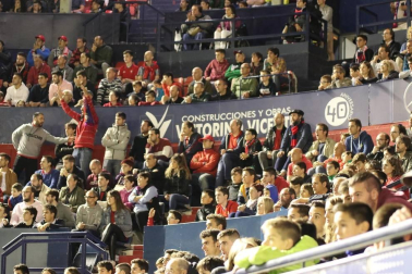 Todas las fotos del búscate en la grada del Osasuna - Villarreal