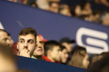 Todas las fotos del búscate en la grada del Osasuna - Villarreal