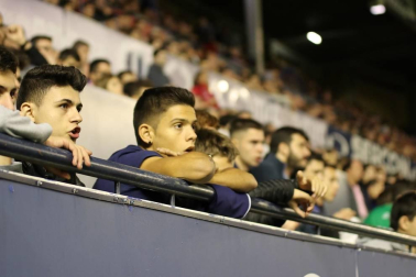 Todas las fotos del búscate en la grada del Osasuna - Villarreal
