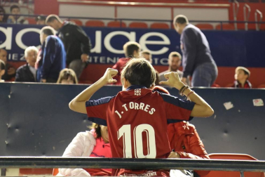 Todas las fotos del búscate en la grada del Osasuna - Villarreal