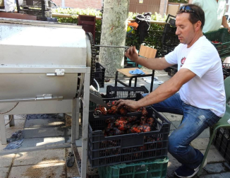 Lodosa se vistió el sábado de rojo, mientras que sus calles se perfumaron con el olor del pimiento asado.