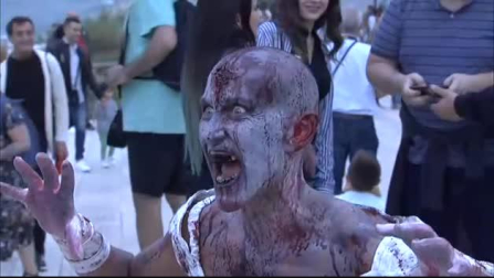 Los zombies más terroríficos toman las calles de Sitges