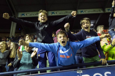 Todas las fotos del búscate en la grada del Osasuna - Villarreal
