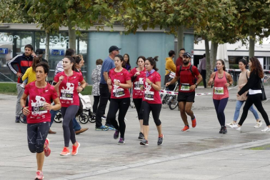 El centro de Pamplona ha sido el escenario de la VI Carrera Solidaria Navarra por ANFAS que impulsa cada año Laboral Kutxa y que en esta edición ha recaudado entre 15.000 y 16.000 euros.