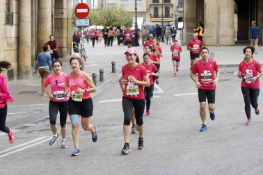 El centro de Pamplona ha sido el escenario de la VI Carrera Solidaria Navarra por ANFAS que impulsa cada año Laboral Kutxa y que en esta edición ha recaudado entre 15.000 y 16.000 euros.