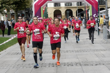 El centro de Pamplona ha sido el escenario de la VI Carrera Solidaria Navarra por ANFAS que impulsa cada año Laboral Kutxa y que en esta edición ha recaudado entre 15.000 y 16.000 euros.