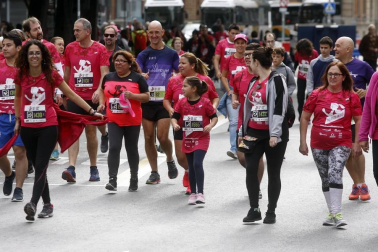 El centro de Pamplona ha sido el escenario de la VI Carrera Solidaria Navarra por ANFAS que impulsa cada año Laboral Kutxa y que en esta edición ha recaudado entre 15.000 y 16.000 euros.