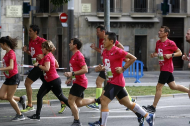 El centro de Pamplona ha sido el escenario de la VI Carrera Solidaria Navarra por ANFAS que impulsa cada año Laboral Kutxa y que en esta edición ha recaudado entre 15.000 y 16.000 euros.