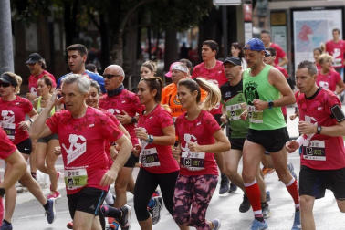 El centro de Pamplona ha sido el escenario de la VI Carrera Solidaria Navarra por ANFAS que impulsa cada año Laboral Kutxa y que en esta edición ha recaudado entre 15.000 y 16.000 euros.