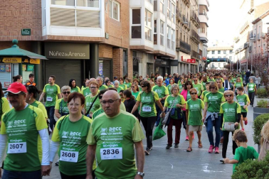 Todas las fotos de la IV Marcha contra el Cáncer de la Ribera celebrada este domingo en la capital ribera
