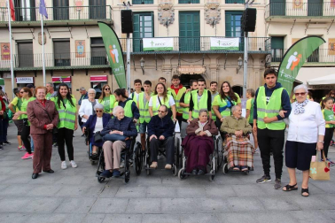 Todas las fotos de la IV Marcha contra el Cáncer de la Ribera celebrada este domingo en la capital ribera