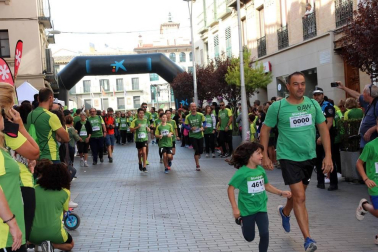Todas las fotos de la IV Marcha contra el Cáncer de la Ribera celebrada este domingo en la capital ribera