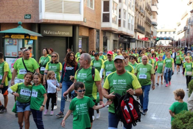 Todas las fotos de la IV Marcha contra el Cáncer de la Ribera celebrada este domingo en la capital ribera