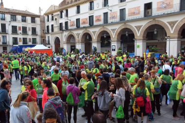 Todas las fotos de la IV Marcha contra el Cáncer de la Ribera celebrada este domingo en la capital ribera
