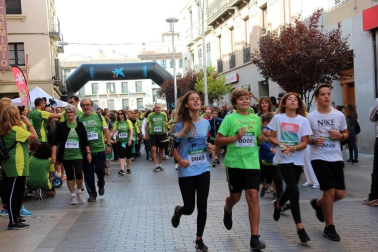 Todas las fotos de la IV Marcha contra el Cáncer de la Ribera celebrada este domingo en la capital ribera