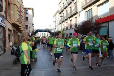Todas las fotos de la IV Marcha contra el Cáncer de la Ribera celebrada este domingo en la capital ribera