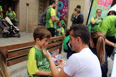 Todas las fotos de la IV Marcha contra el Cáncer de la Ribera celebrada este domingo en la capital ribera
