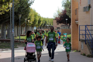 Todas las fotos de la IV Marcha contra el Cáncer de la Ribera celebrada este domingo en la capital ribera