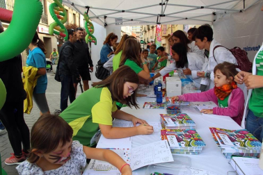Todas las fotos de la IV Marcha contra el Cáncer de la Ribera celebrada este domingo en la capital ribera