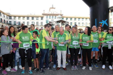 Todas las fotos de la IV Marcha contra el Cáncer de la Ribera celebrada este domingo en la capital ribera