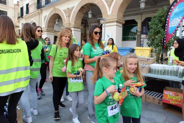 Todas las fotos de la IV Marcha contra el Cáncer de la Ribera celebrada este domingo en la capital ribera
