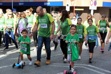 Todas las fotos de la IV Marcha contra el Cáncer de la Ribera celebrada este domingo en la capital ribera