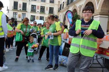 Todas las fotos de la IV Marcha contra el Cáncer de la Ribera celebrada este domingo en la capital ribera