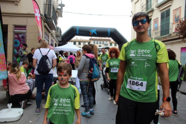 Todas las fotos de la IV Marcha contra el Cáncer de la Ribera celebrada este domingo en la capital ribera