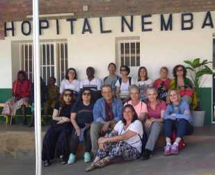 Trece viajeros, nueve de ellos navarros, viajaron al distrito ruandés de Gankeke para conocer el trabajo de la ONGD Medicus Mundi en este pequeño país africano, y el histórico hospital de Nemba
