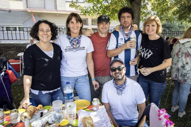 Los vecinos de la localidad de la comarca de Pamplona se dieron cita este matres, 8 de octubre, para cumplir con la tradición de comer al fuego de las brasas
