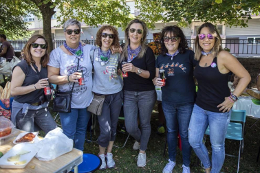 Los vecinos de la localidad de la comarca de Pamplona se dieron cita este matres, 8 de octubre, para cumplir con la tradición de comer al fuego de las brasas
