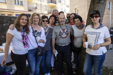 Los vecinos de la localidad de la comarca de Pamplona se dieron cita este matres, 8 de octubre, para cumplir con la tradición de comer al fuego de las brasas