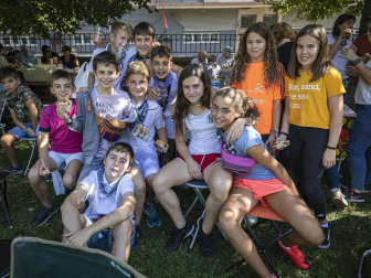 Los vecinos de la localidad de la comarca de Pamplona se dieron cita este matres, 8 de octubre, para cumplir con la tradición de comer al fuego de las brasas