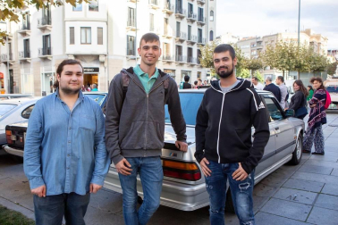 El viernes 4 de octubre se celebró la décima edición de 'Ensanche La Nuit', un evento en el que participan más de 60 establecimientos asociados a Ensanche Área Comercial y que contó con el apoyo del Ayuntamiento de Pamplona. Música, regalos, sorteos y otras actividades animaron las calles de este barrio, cuyos comercios abrieron excepcionalmente hasta las diez de la noche.