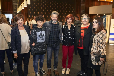 La cantante navarra abrió su gira 'Pero no pasa nada' en el escenario de Baluarte. Un concierto en el que presentó el que es primer disco de la ganadora de Operación Triunfo 2017. La actuación fue enlazando canciones interpretadas en solitario por la artista, al piano o con su guitarra, con otras en las que estuvo acompañada por su banda.