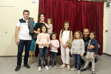 La Trócola Circo presentó el 5 de octubre en el Auditorio del Carmen de Sangüesa la obra 'Emportats', un espectáculo de circo para todos los públicos basado en la acrobacia, los malabares y la música en directo, de la que se encargó el grupo Jo & Swissknife. Una propuesta diferente cargada de humor y energía.