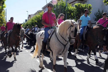 La XVIII Fiesta de la Gastronomía Navarra de Cintruénigo ofreció a todos aquellos que se acercaron a conocerla una jornada cargada de actividades que incluyeron varias degustaciones, un mercado de productos artesanos y visitas a bodegas.
