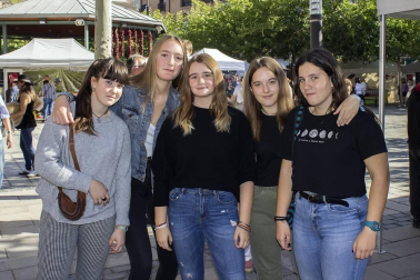Lodosa celebró el 5 de octubre la X Jornada de Exaltación del Pimiento del Piquillo. Una jornada a la que asistieron cientos de personas, que celebraron el inicio de la campaña del pimiento y disfrutaron de demostraciones, mercadillo y otras actividades. El evento más esperado fue la degustación de 800 cazuelicas de Pimientos del Piquillo, que aportó Conservas Pedro Luis, y que se celebró en el Paseo.