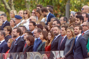 Los reyes Felipe y Letizia, acompañados de sus hijas, Leonor y Sofía, han llegado poco antes de las 11.00 horas de este sábado a la Plaza de Lima de Madrid para presidir el desfile del Día de la Fiesta Nacional.