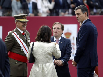 Los reyes Felipe y Letizia, acompañados de sus hijas, Leonor y Sofía, han llegado poco antes de las 11.00 horas de este sábado a la Plaza de Lima de Madrid para presidir el desfile del Día de la Fiesta Nacional.