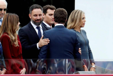 Los reyes Felipe y Letizia, acompañados de sus hijas, Leonor y Sofía, han llegado poco antes de las 11.00 horas de este sábado a la Plaza de Lima de Madrid para presidir el desfile del Día de la Fiesta Nacional.