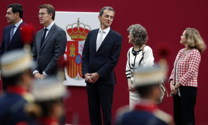 Los reyes Felipe y Letizia, acompañados de sus hijas, Leonor y Sofía, han llegado poco antes de las 11.00 horas de este sábado a la Plaza de Lima de Madrid para presidir el desfile del Día de la Fiesta Nacional.