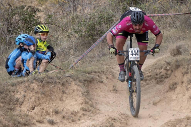 La localidad de Tierra Estella acogió este domingo al disputa de la prueba ciclista.
