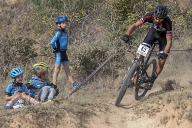 La localidad de Tierra Estella acogió este domingo al disputa de la prueba ciclista.