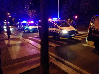 Un hombre de 46 años ha resultado herido grave y se encuentra en la UCI tras ser atropellado esta madrugada en la avenida Baja Navarra de Pamplona mientras, según las primeras investigaciones, cruzaba un paso de peatones con el semáforo en rojo.